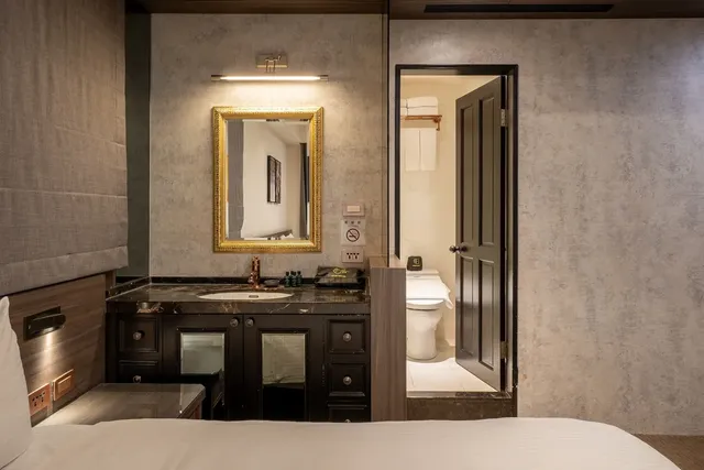 Dream Mansion Hotel-Deluxe Quadruple Room-5