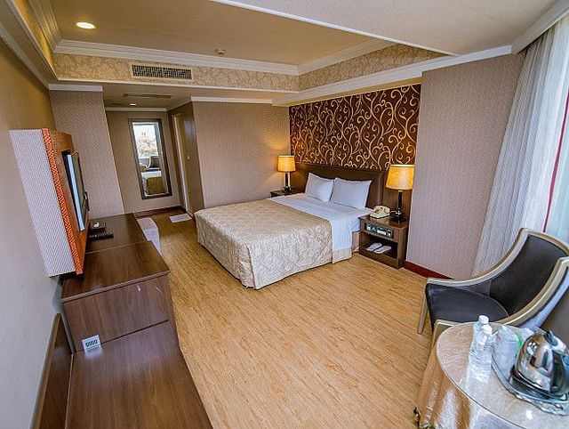 Hamilton Hotel-Deluxe Double Room-3