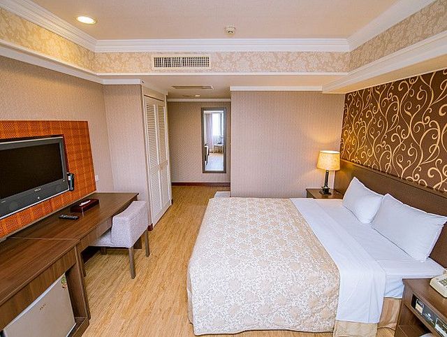 Hamilton Hotel-Deluxe Double Room-1
