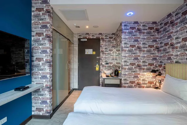 CHECK inn Taichung Ziyou-Classic Twin Room-10