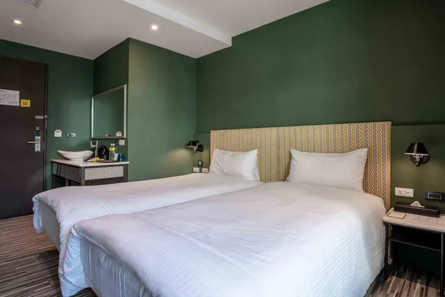 CHECK inn Taichung Ziyou-Classic Twin Room-1