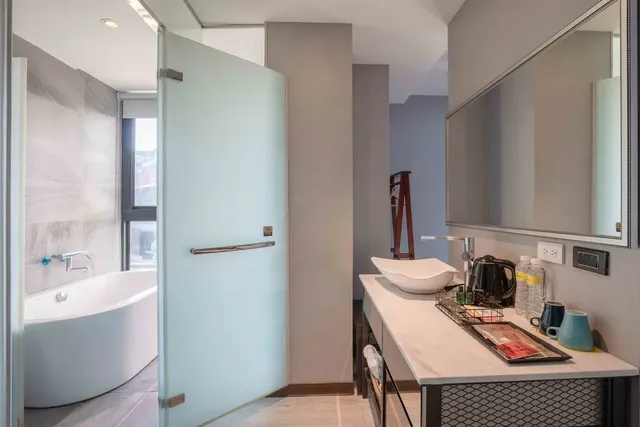 CHECK inn Taichung Ziyou-Superior Double Room with City View-11