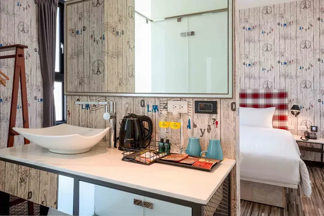 CHECK inn Taichung Ziyou-Superior Double Room with City View-12
