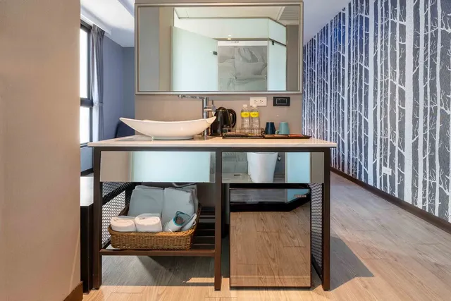 CHECK inn Taichung Ziyou-Superior Double Room with City View-7