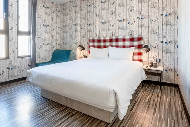 CHECK inn Taichung Ziyou-Superior Double Room with City View-1