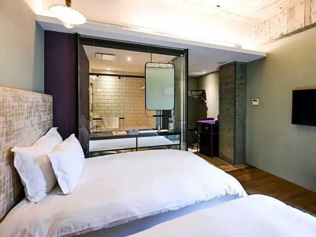 Check inn Hive-Standard Twin Room-5