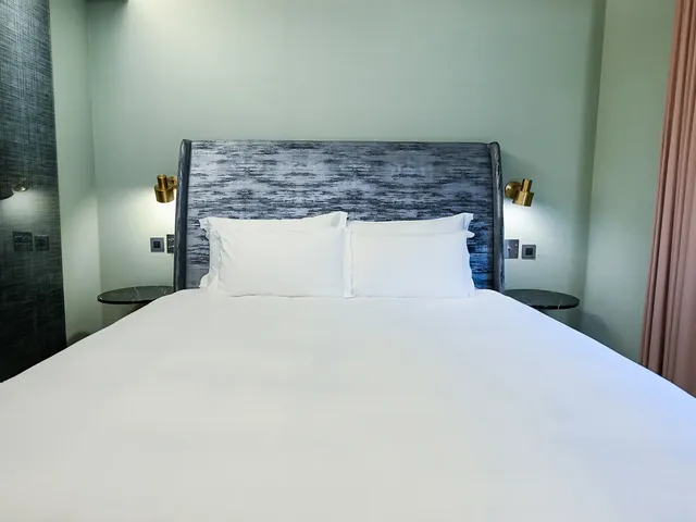Check inn Hive-Deluxe Double Suite-7