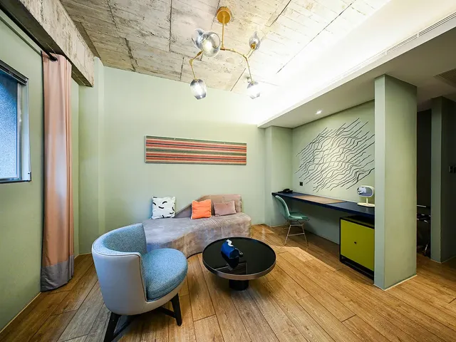 Check inn Hive-Deluxe Double Suite-10