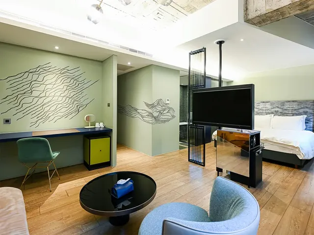 Check inn Hive-Deluxe Double Suite-8