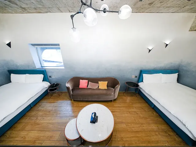Check inn Hive-Deluxe Quadruple Room-4