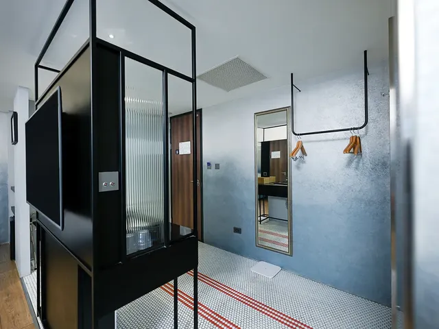 Check inn Hive-Deluxe Quadruple Room-12