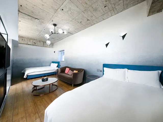 Check inn Hive-Deluxe Quadruple Room-2