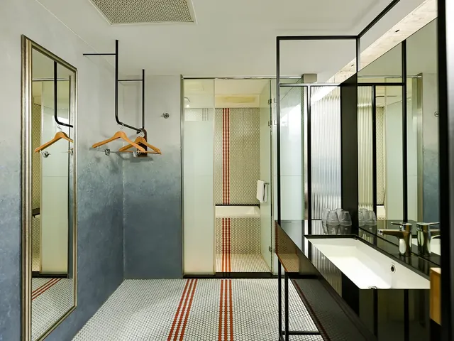 Check inn Hive-Deluxe Quadruple Room-13