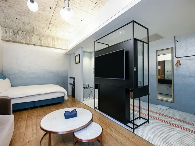 Check inn Hive-Deluxe Quadruple Room-6