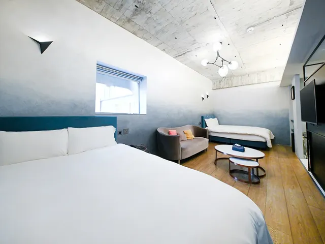 Check inn Hive-Deluxe Quadruple Room-5