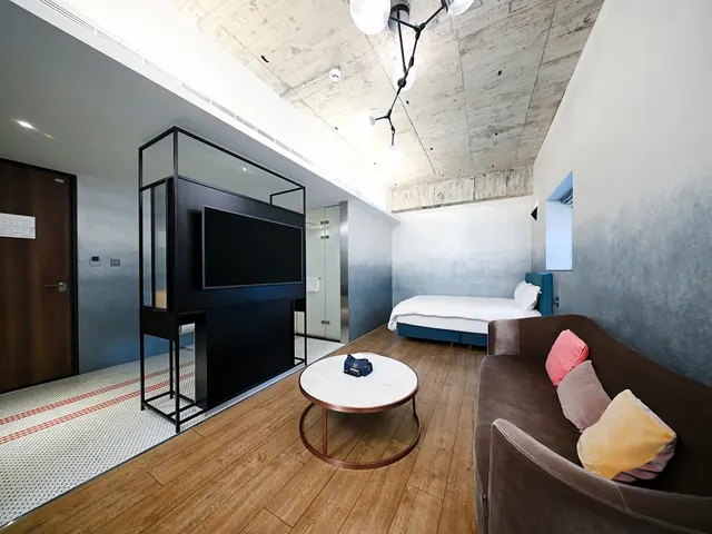 Check inn Hive-Deluxe Quadruple Room-3