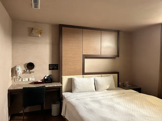 花鄉商旅 (花鄉旅館連鎖-左營店)-(B/E) 豪華客房-6