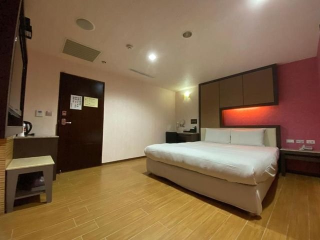 花鄉商旅 (花鄉旅館連鎖-左營店)-(B/E) 豪華客房-4
