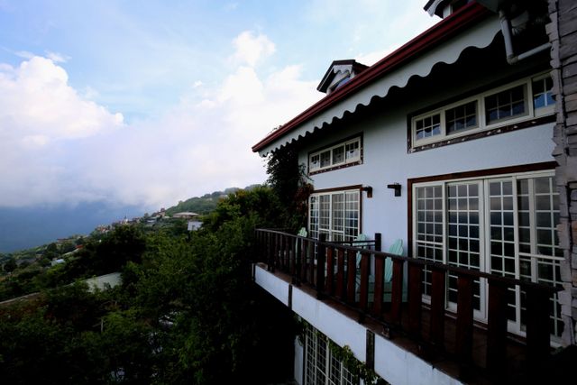清境白熊屋民宿 l 可選購寵物友善房型｜請詳閱入住守則｜-景觀樓中樓八人房-8