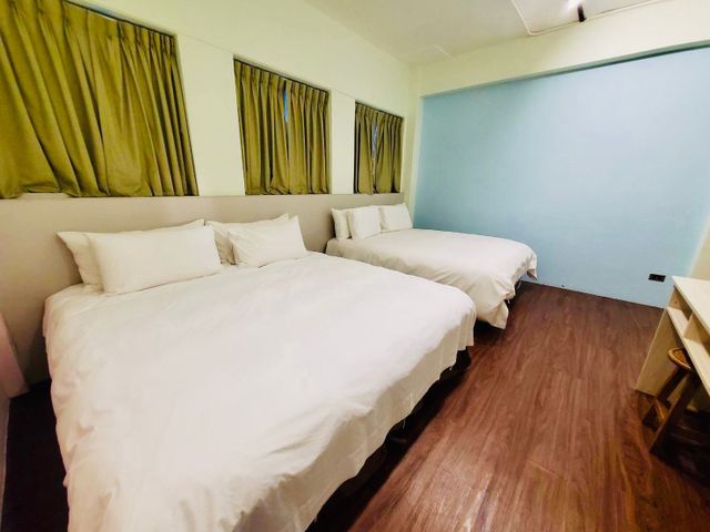 Slow Wow Hot Spring Hotel-Economy Quadruple Room-1