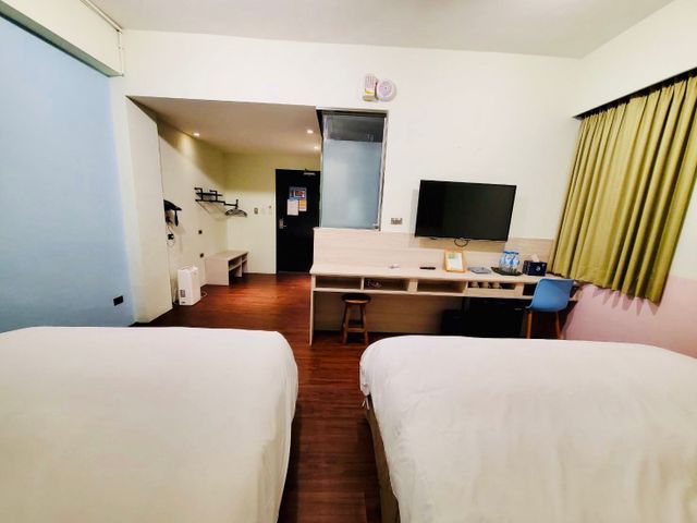 Slow Wow Hot Spring Hotel-Economy Quadruple Room-2