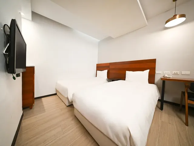 CHECK inn Express Taipei Station-Standard Twin Room without Window-1