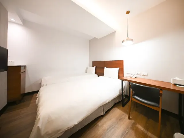CHECK inn Express Taipei Station-Standard Twin Room without Window-2