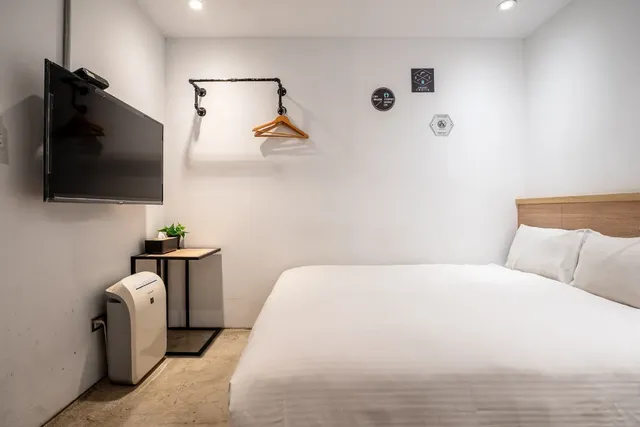 CHASE Hotel-Classic Double Room without Window-4