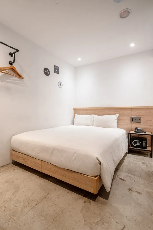 CHASE Hotel-Classic Double Room without Window-2