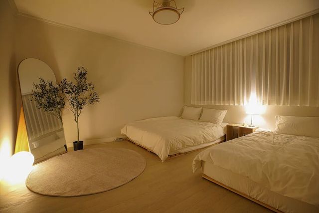 勞拉之家｜8分鐘到上水站 10分鐘到弘大商圈-10人房（ 最多10人入住，一廳四室 ）-1
