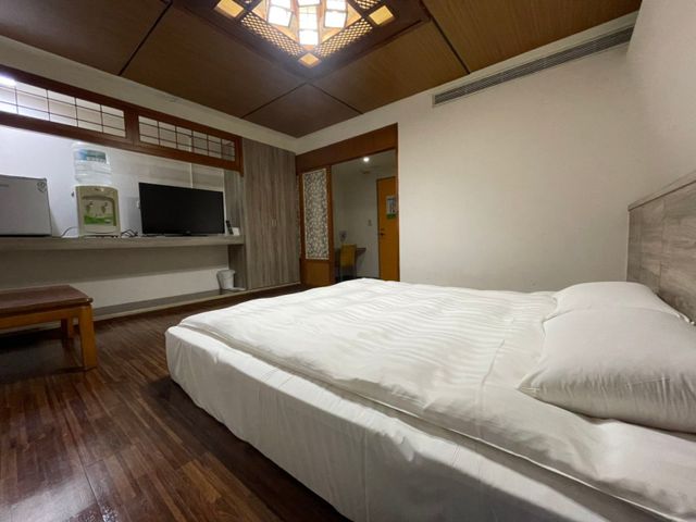 A22薇旅-薇恩時尚旅店｜無人自助旅店-雅緻雙人房-有窗-4