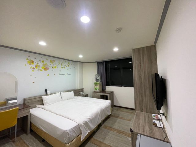 A22薇旅-薇恩時尚旅店｜無人自助旅店-雅緻雙人房-有窗-6