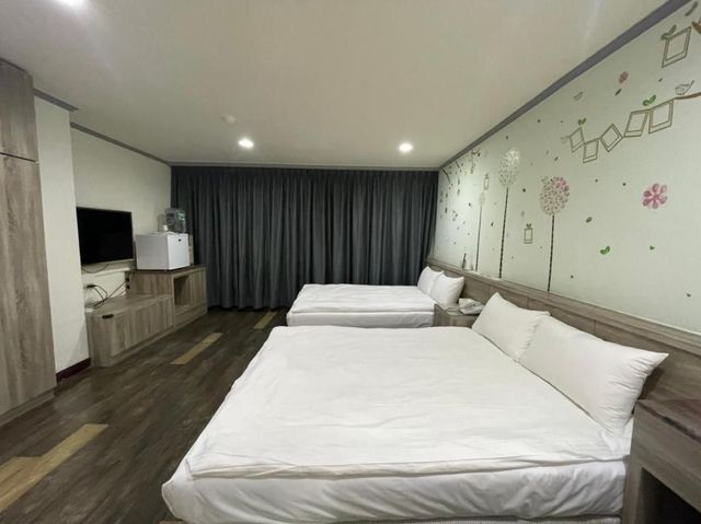 A22薇旅-薇恩時尚旅店｜無人自助旅店-活力四人房-2