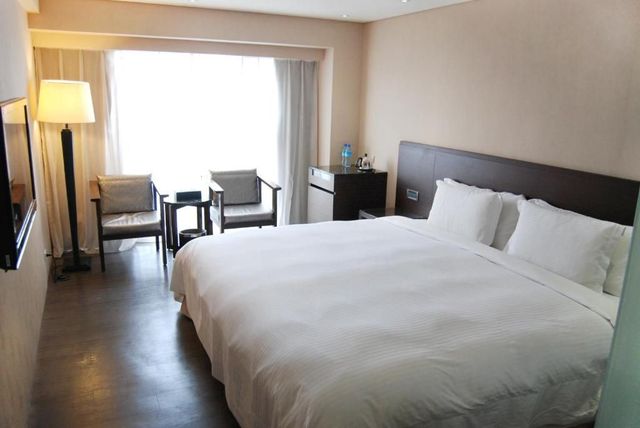 Honeymoon Century Hotel-Deluxe Double Room-1
