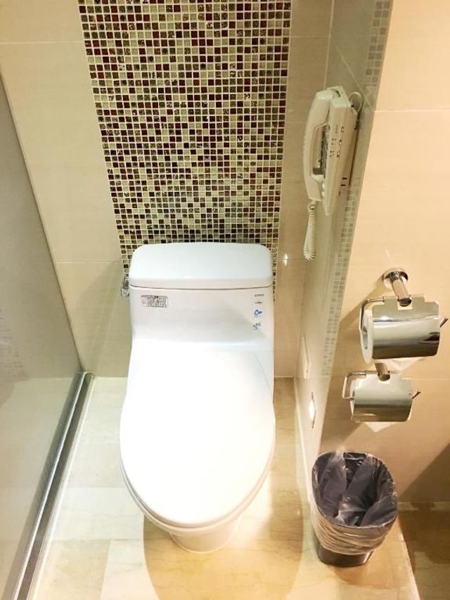 Honeymoon Century Hotel-Exquisite Quadruple Room - with shower (four small beds)-5