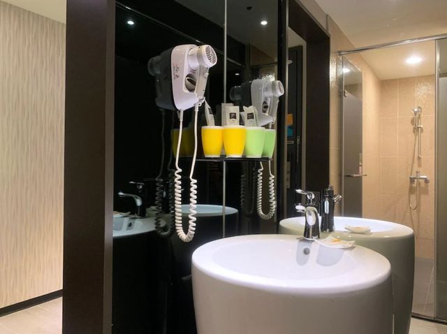 Wholesome Hotel-Standard triple room with window and bathtub-6