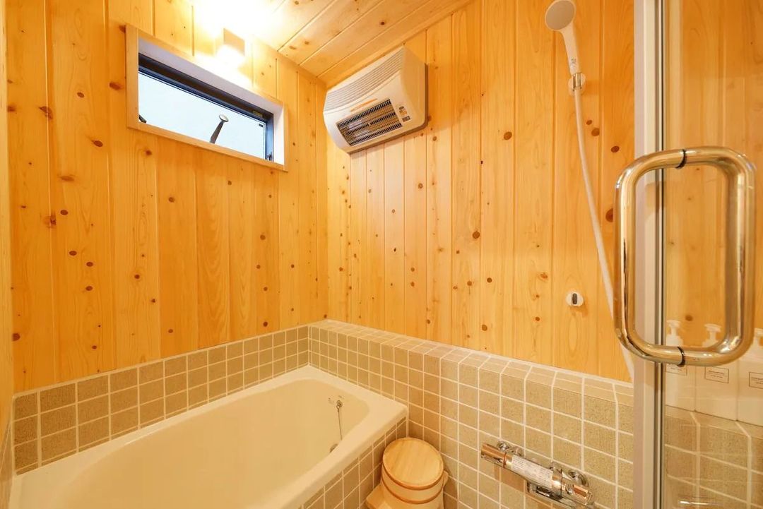 Asakusa 8min Walk/ walk to Skytree / 2BR,1LR,2 toilets, 1 bath /60㎡/ Max 6pax/ Japanese-Style House with Loft