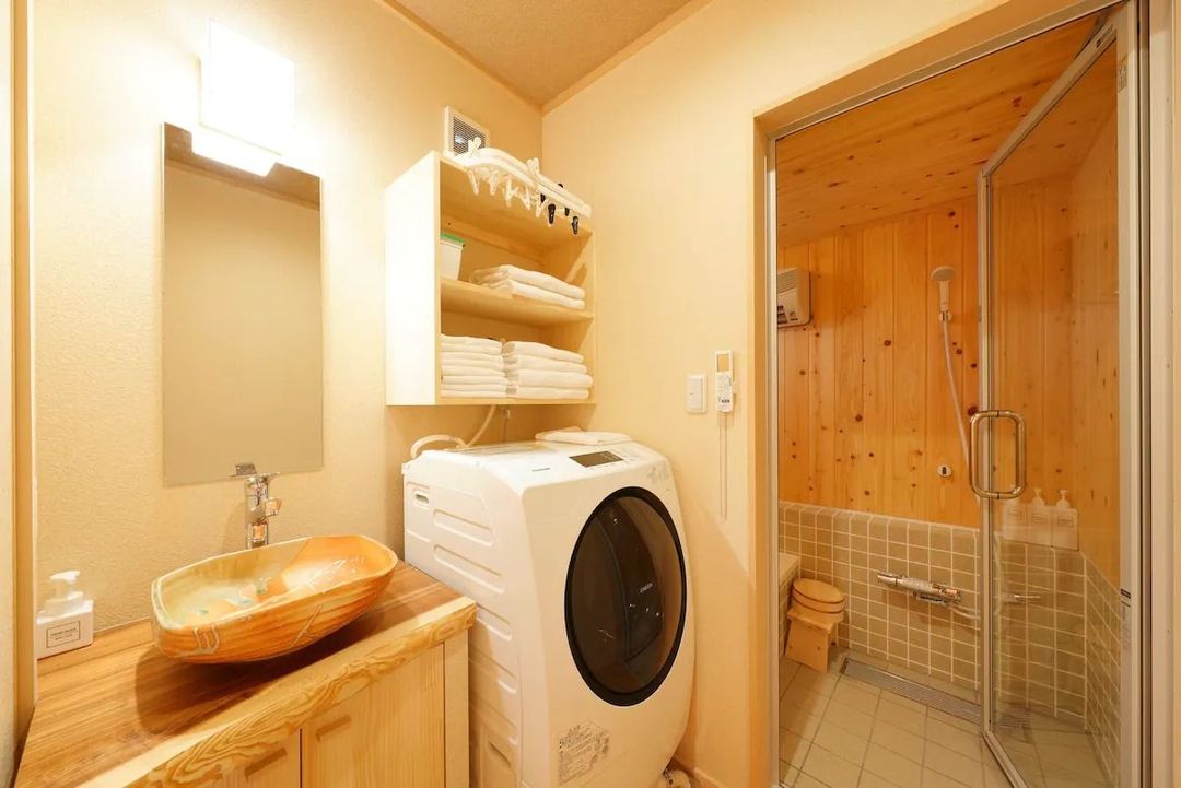 Asakusa 8min Walk/ walk to Skytree / 2BR,1LR,2 toilets, 1 bath /60㎡/ Max 6pax/ Japanese-Style House with Loft