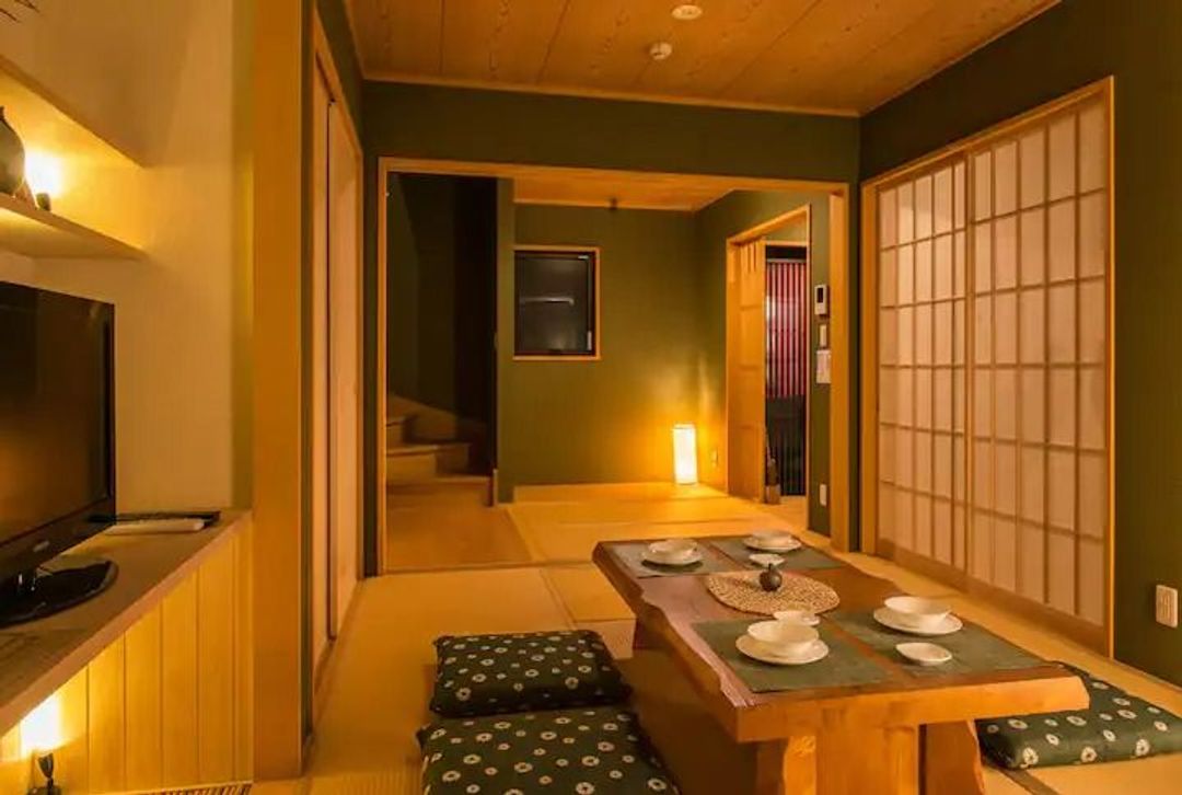 宿家 烏丸院｜最多6人/2室1廳/2衛1浴/附設小庭院/三之輪站步行5分