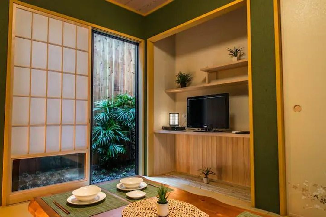 宿家 烏丸院｜最多6人/2室1廳/2衛1浴/附設小庭院/三之輪站步行5分