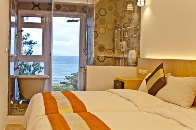 墾丁旅店-大灣館 l 近墾丁大街、絕美海景-面海浴缸四人房(Quadruple room with Sea View)-3