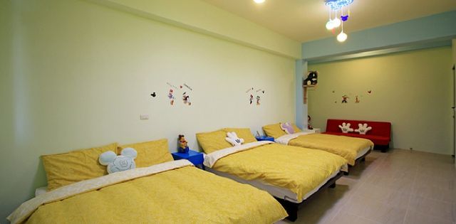 萩閣民宿-萩閣米妮遊樂園家庭6人房 2樓附大陽台對外窗衛浴-4