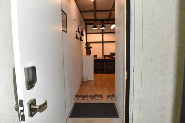ドアを開けるとエントランスです