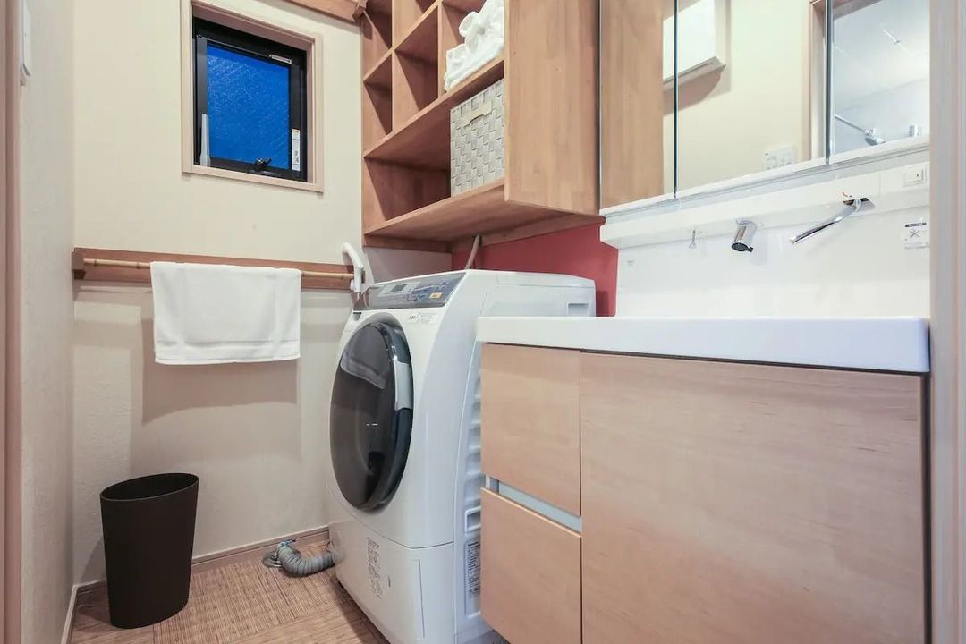 10min walk to Asakusa/2 Bedrooms+Living Room (Loft)/2Toilets+1Bathroom/42㎡, Max 5pax/Entire house