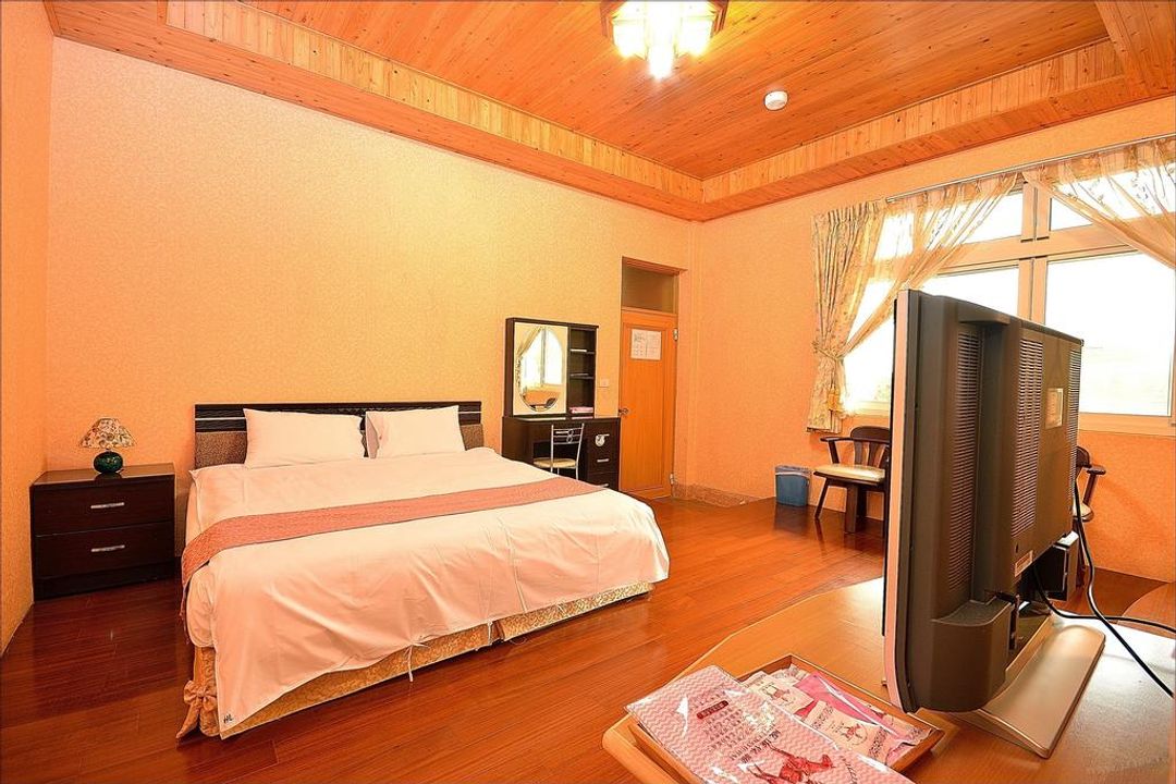 Xitou Peach Blossom House Bed and Breakfast