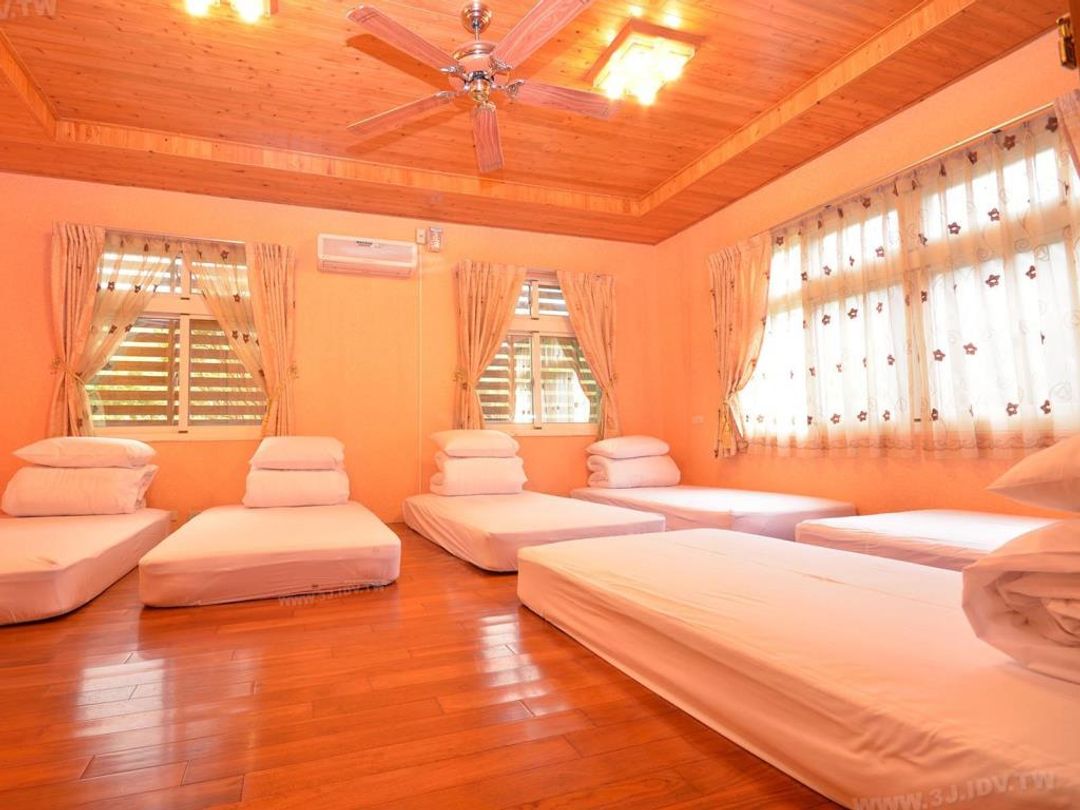 Xitou Peach Blossom House Bed and Breakfast