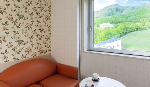 [Picture window like a painting] You can see the scenery of the four seasons such as fresh green and autumn leaves.