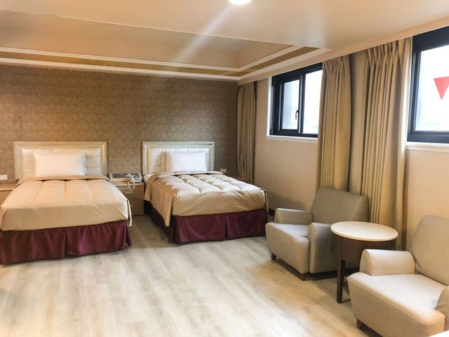 同一大飯店-豪華雙床套房-2