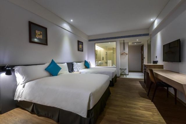 Just Sleep Kaohsiung Station-Deluxe Family Room-2