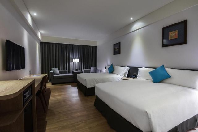 Just Sleep Kaohsiung Station-Deluxe Family Room-1